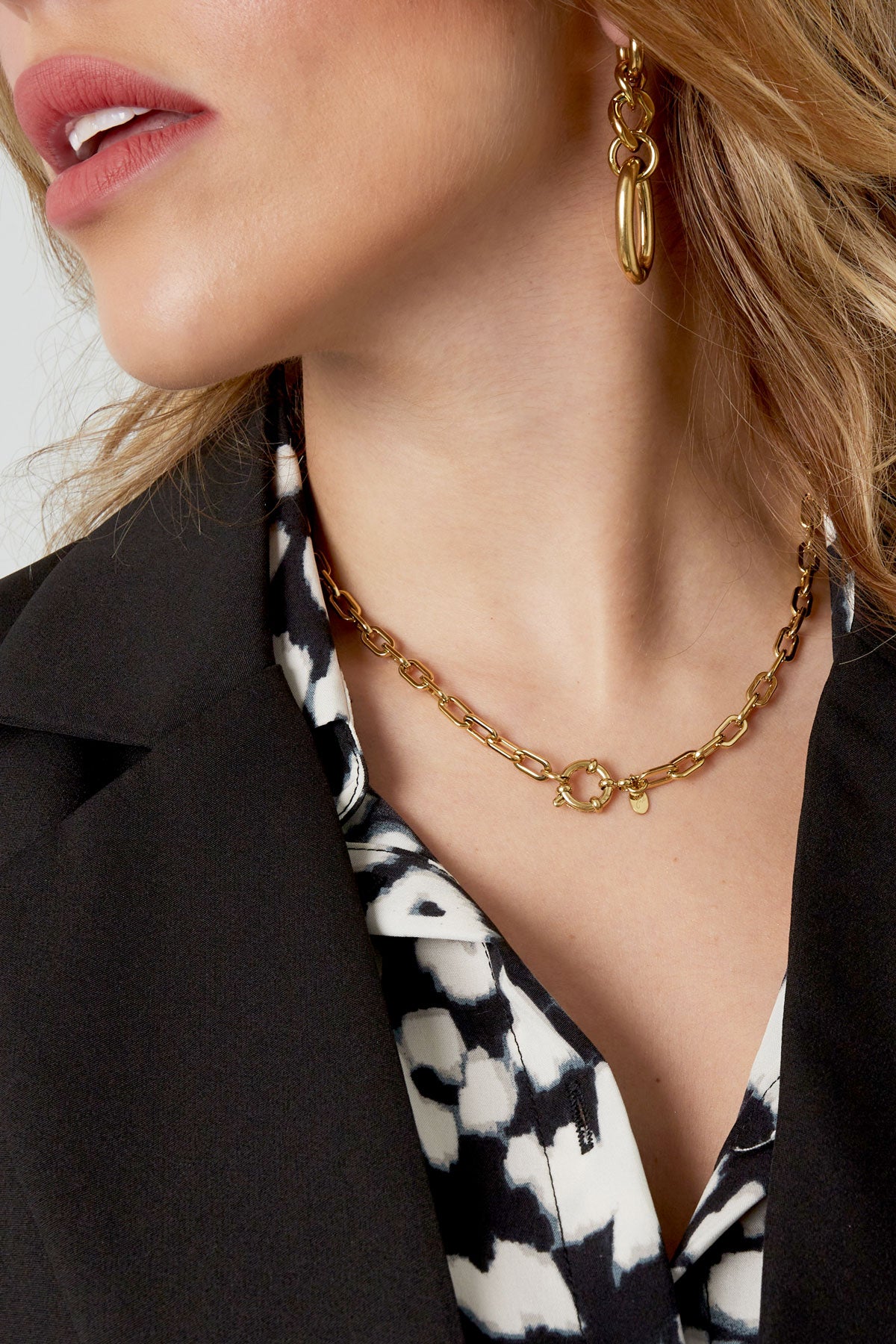 Halskette mit einfachen Gliedern und rundem Verschluss – Goldfarbe - Goldfarbefarbe