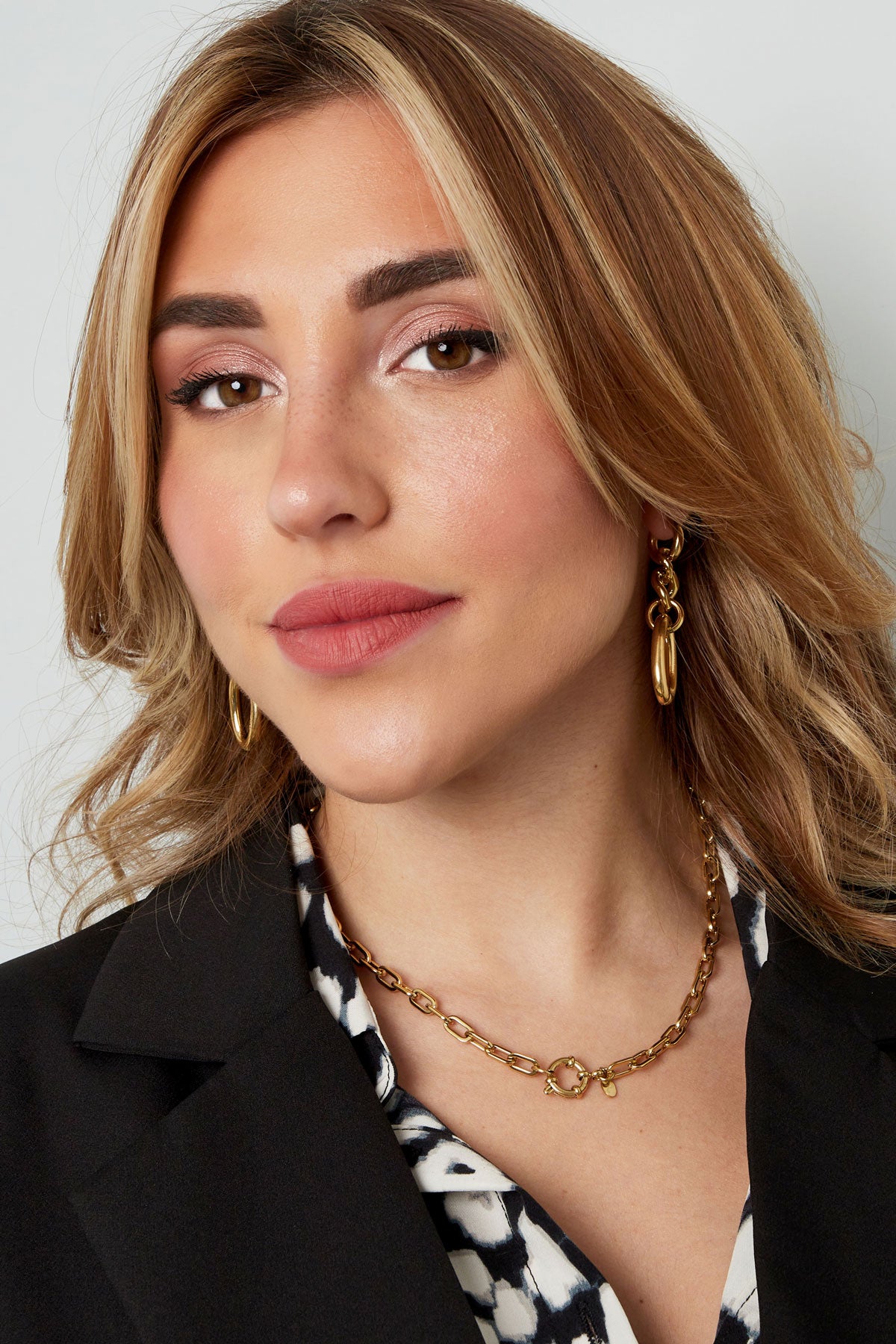 Halskette mit einfachen Gliedern und rundem Verschluss – Goldfarbe - Goldfarbefarbe