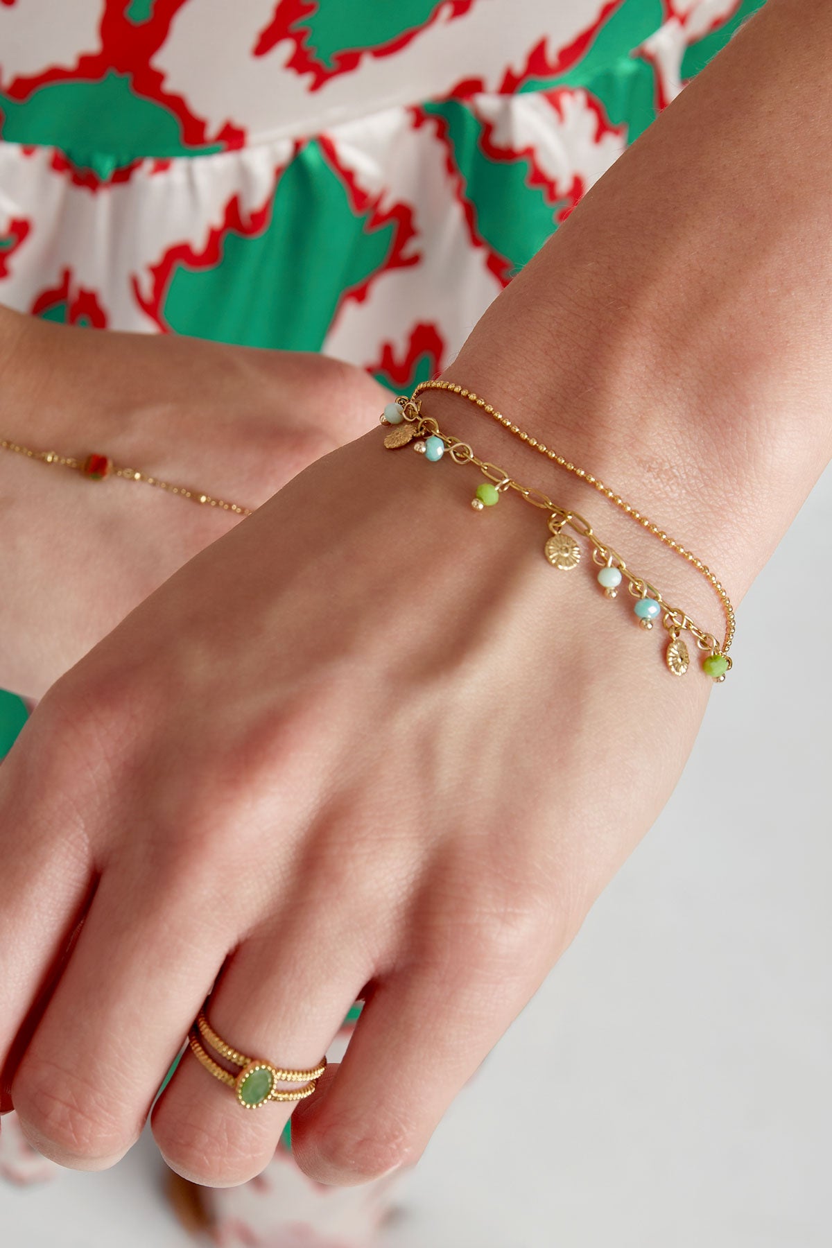 Armband mit Münzen und Perlen - rosa/Goldfarbe