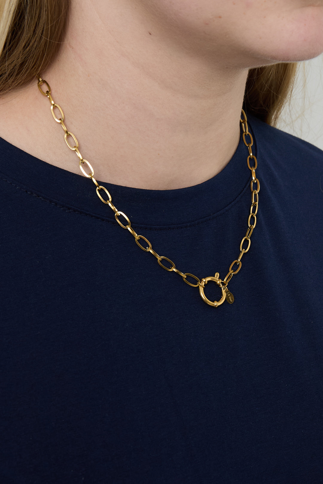Goldene Knotenkette
