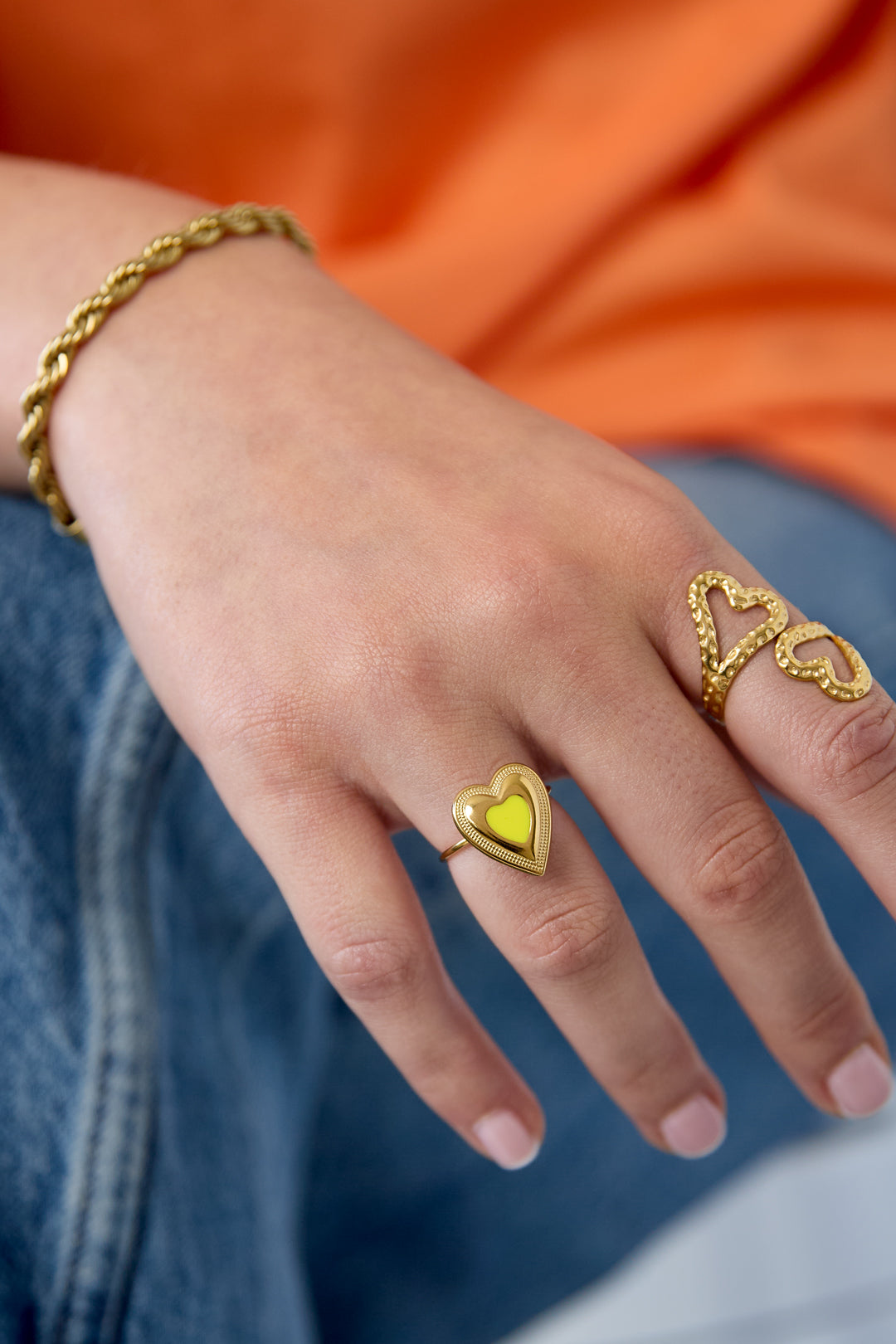 Verstellbarer Statement-Ring mit farbigem Herz