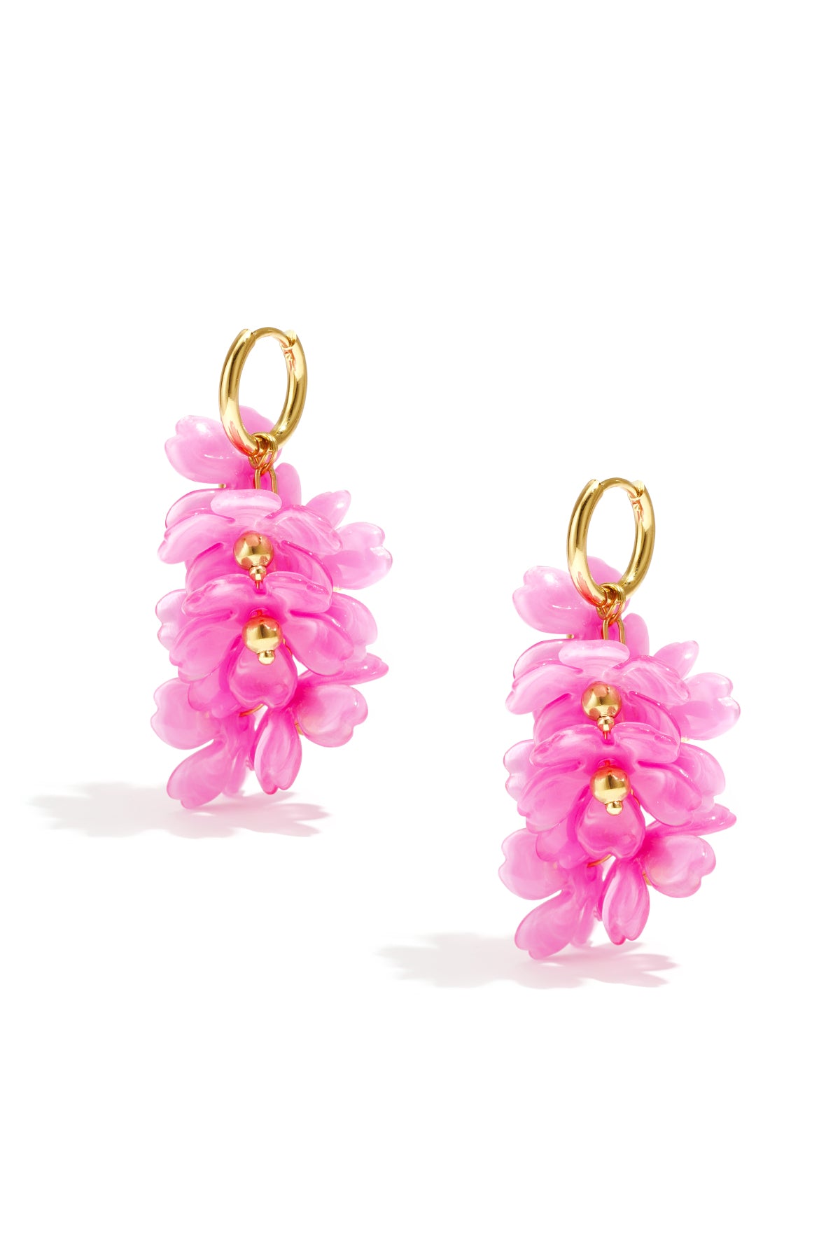 Ohrringe mit einem hängenden Blumenkranz
