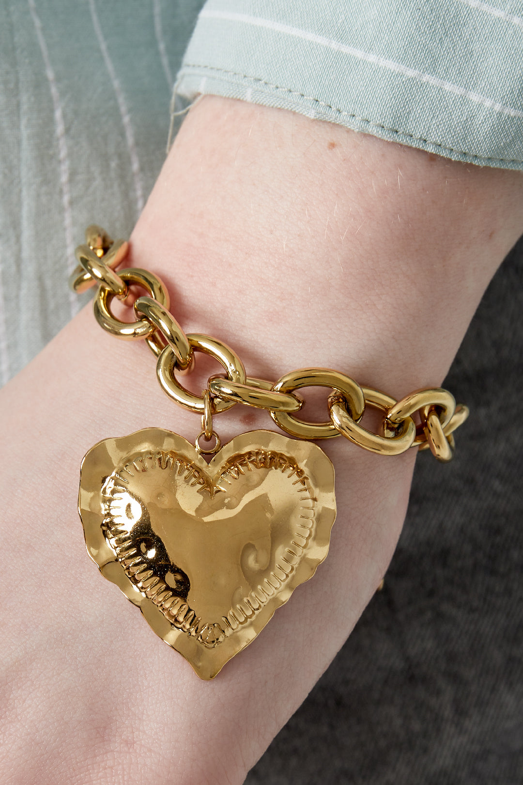 Armband mit Herzmotiv