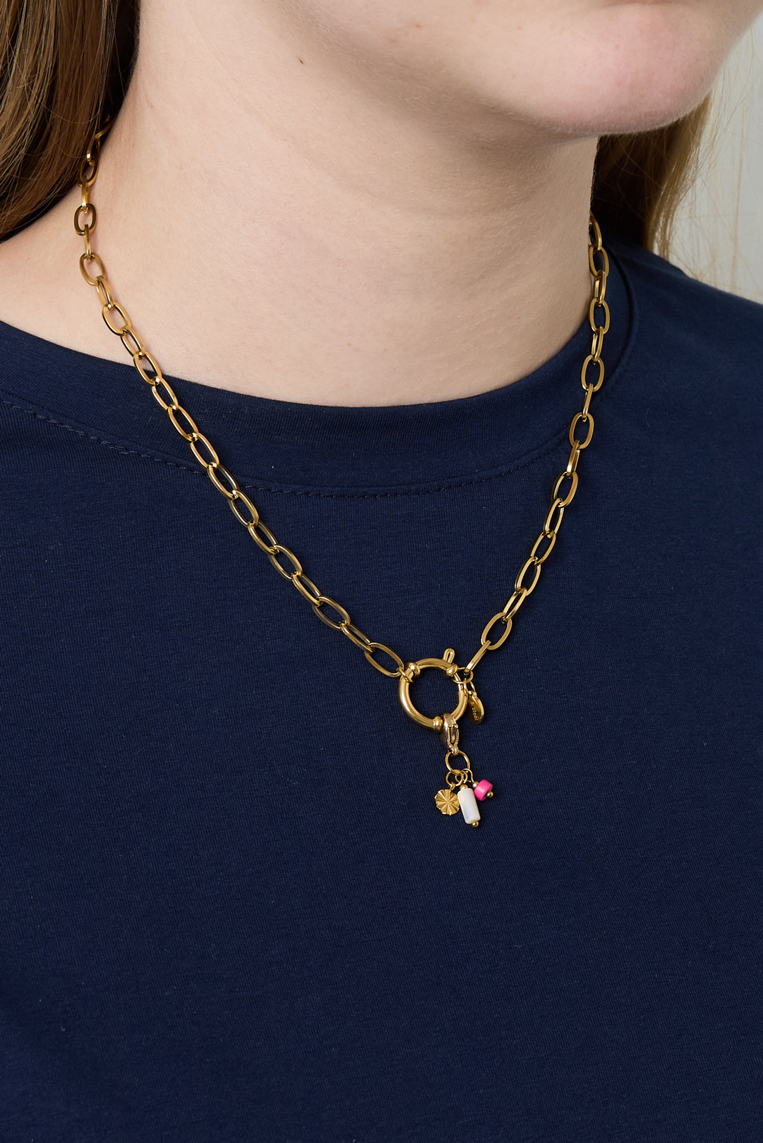 Goldene Knotenkette