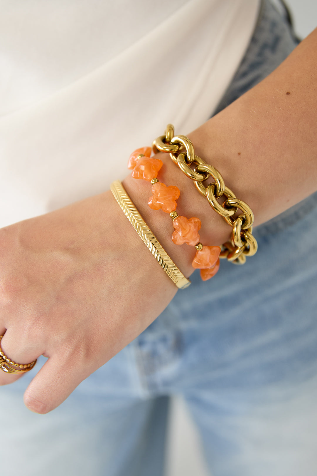 Perlenarmband mit Kleeblattperlen