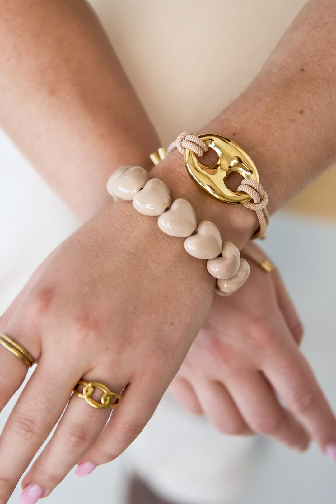 Armband mit großen Herzperlen