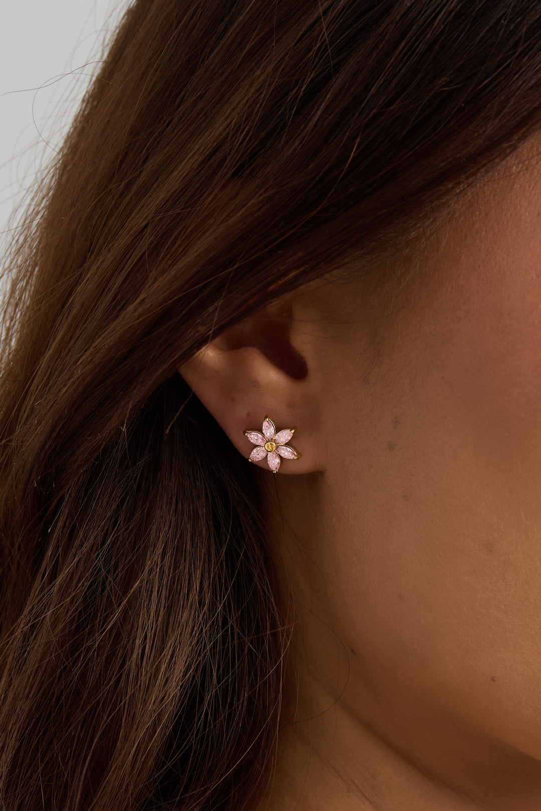 Ohrringe mit Zirkonblume