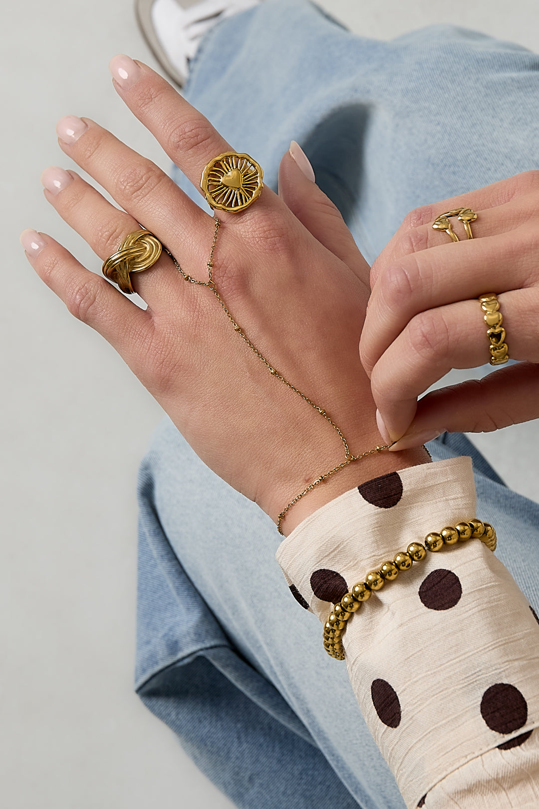 Handkette mit Kugeldetails