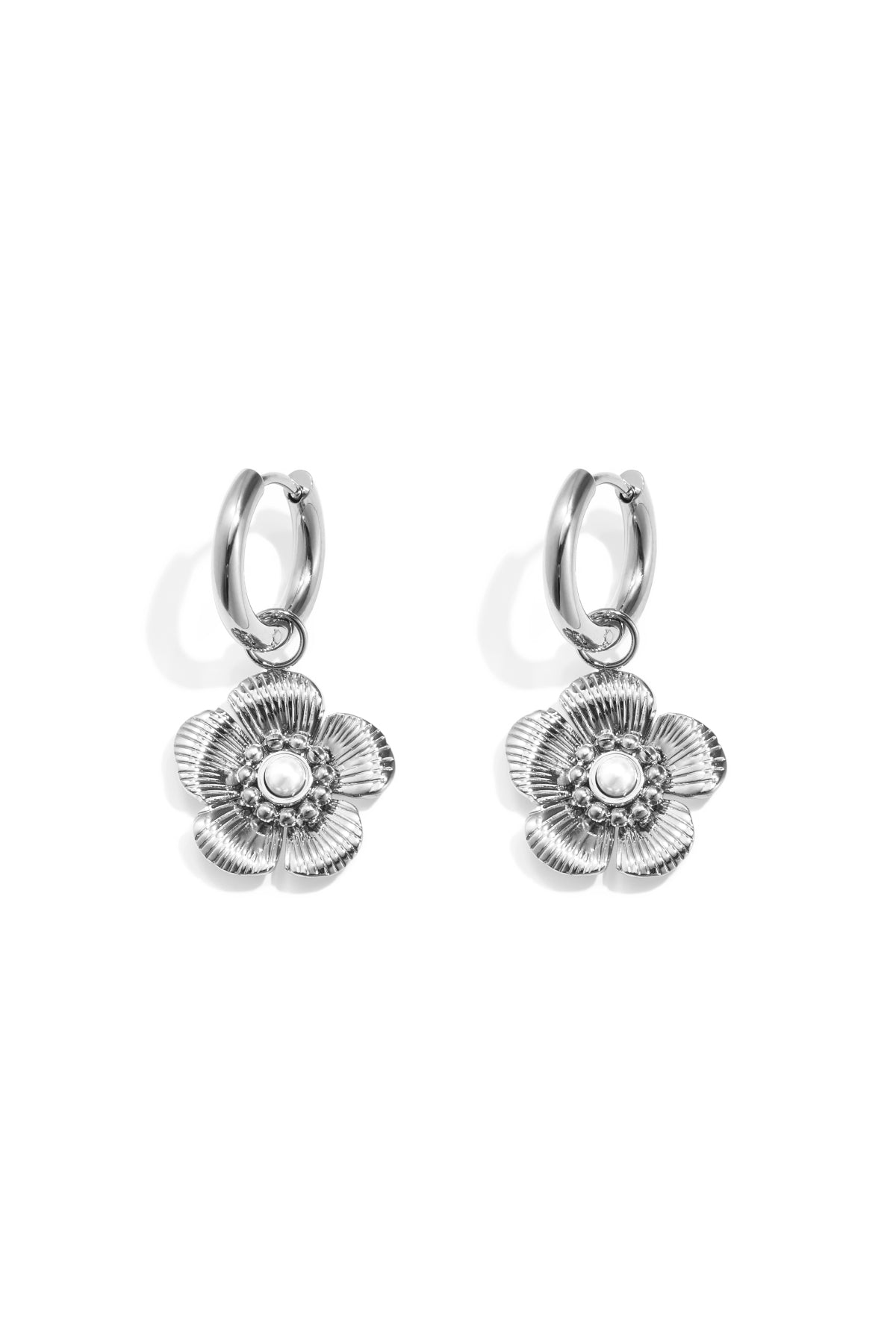 Ohrring mit süßem Blumenanhänger